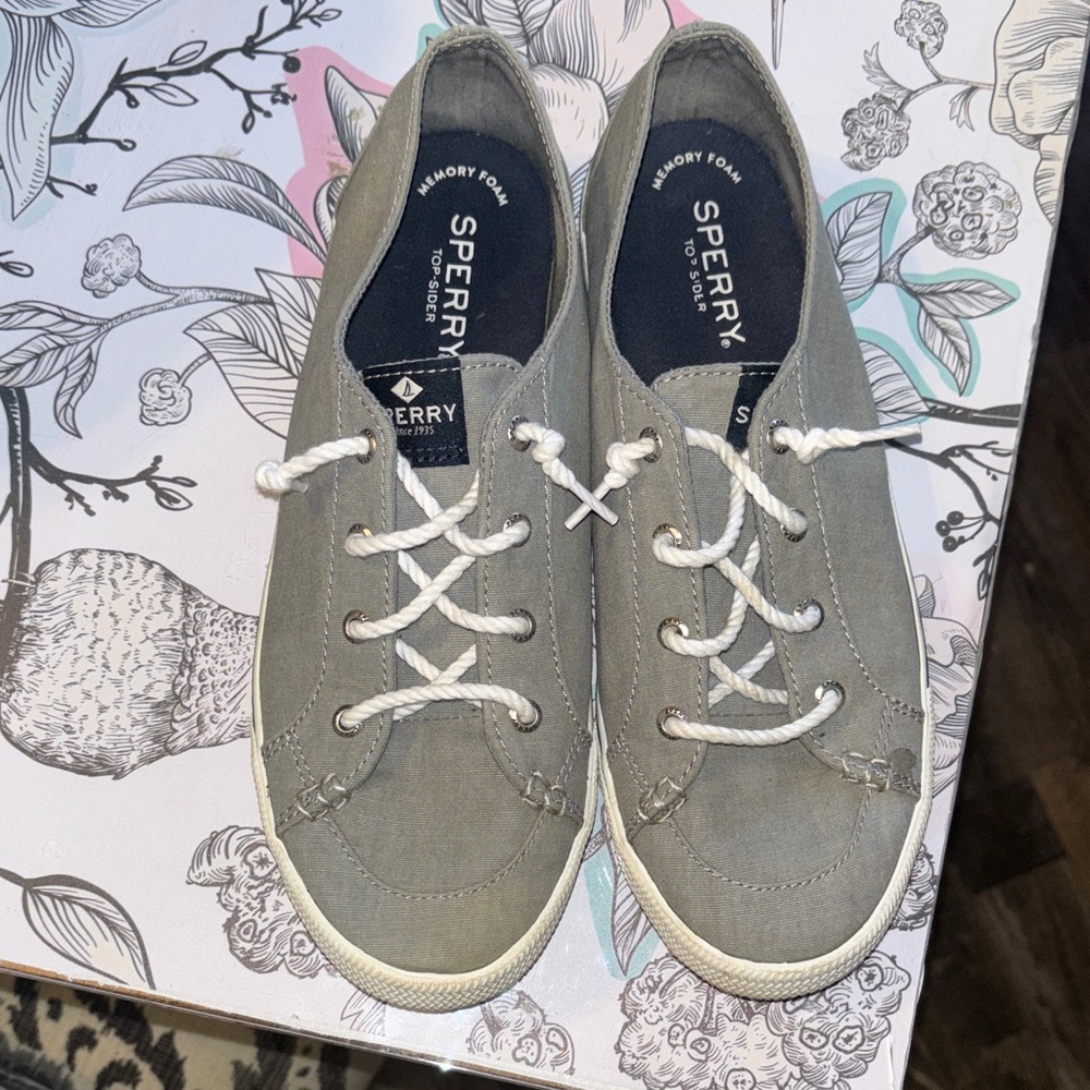 Sperry Women’s Light Gray Canvas Lace-Up Sneakers